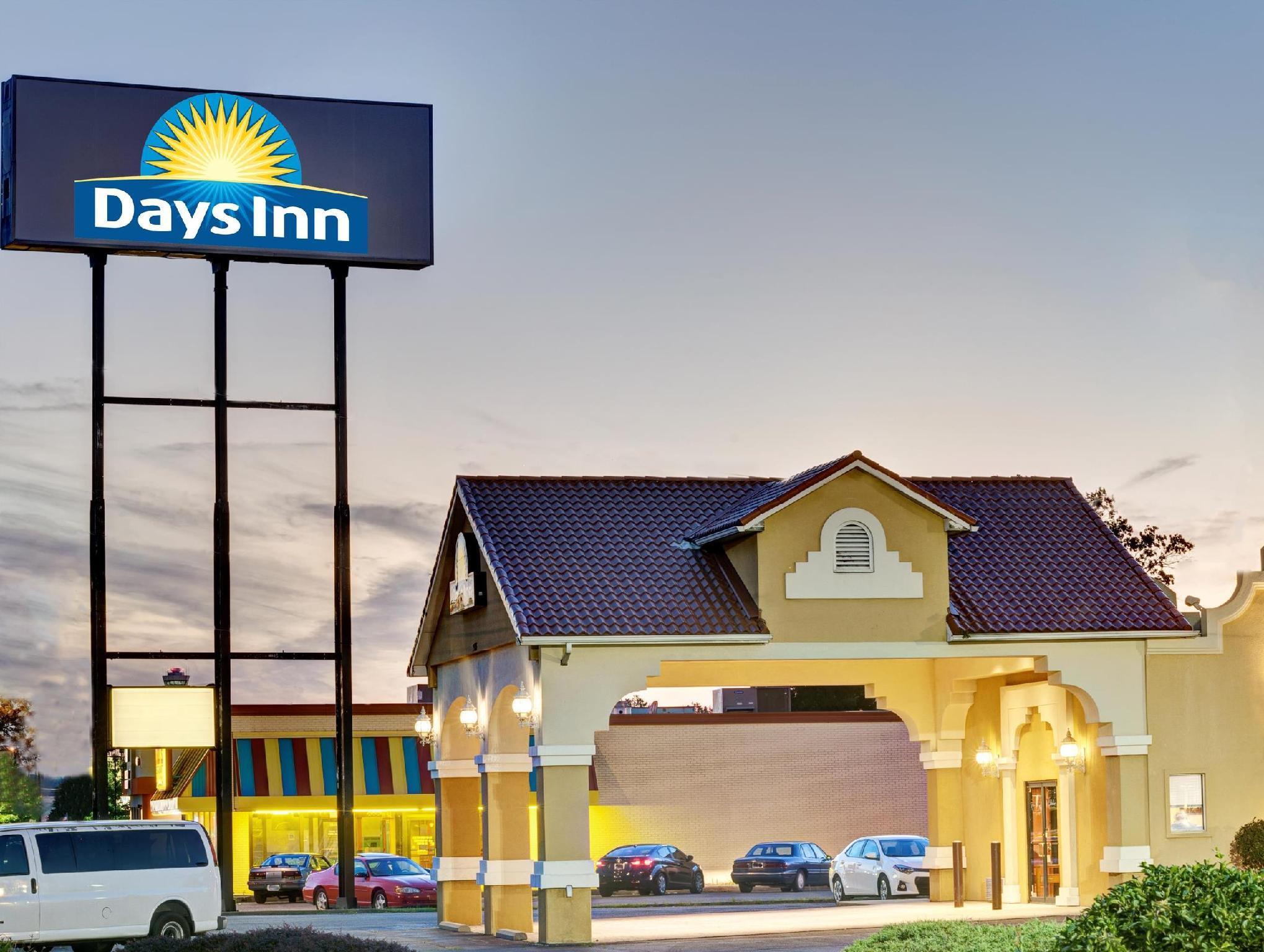 Days Inn By Wyndham Louisville Airport Fair And Expo Center Exterior photo